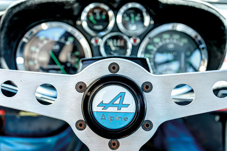 一年前，筆者約定這部A110的車主作採訪，可惜因颱風吹襲而被迫延期。去到後來打算追問進展，才駭然得知林先生猝然離世……