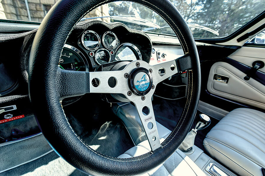 一年前，筆者約定這部A110的車主作採訪，可惜因颱風吹襲而被迫延期。去到後來打算追問進展，才駭然得知林先生猝然離世……