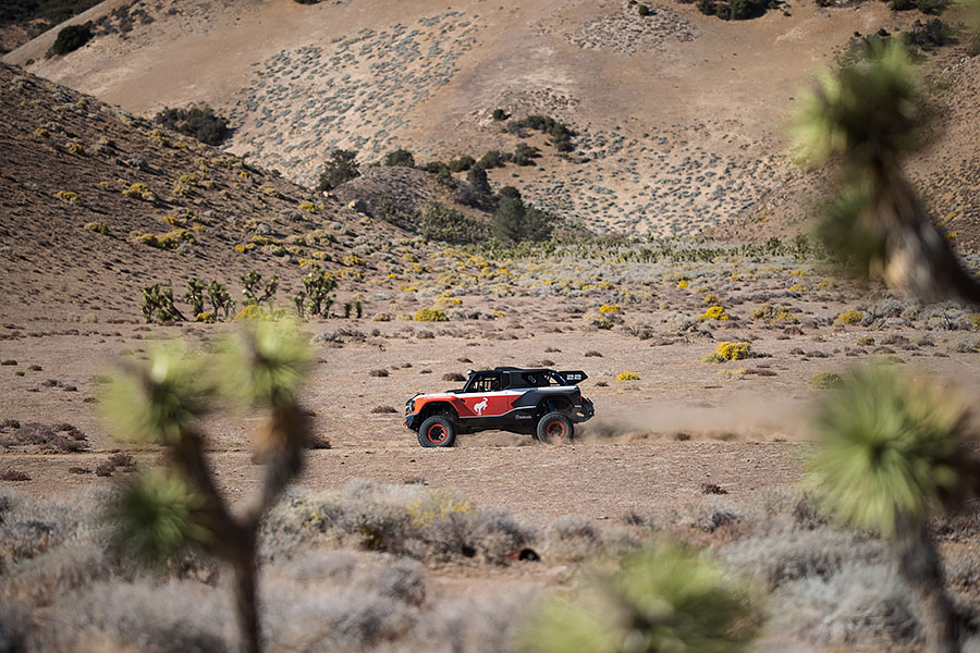 不能合法上路又如何,愈是崎嶇愈是難走的路才是真正有趣吶!