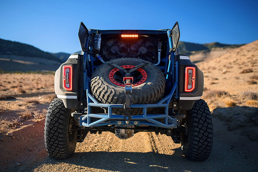 不能合法上路又如何,愈是崎嶇愈是難走的路才是真正有趣吶!