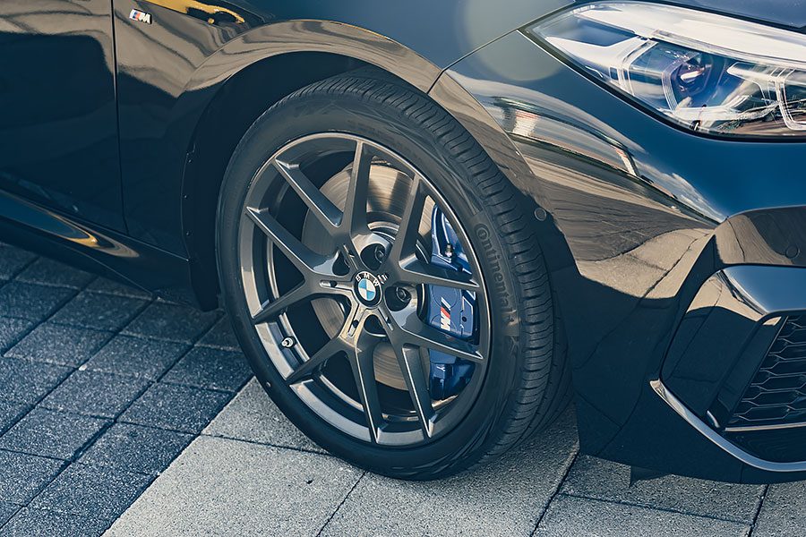 這是一場黑色豪門企業第三代的氣勢爭奪戰。