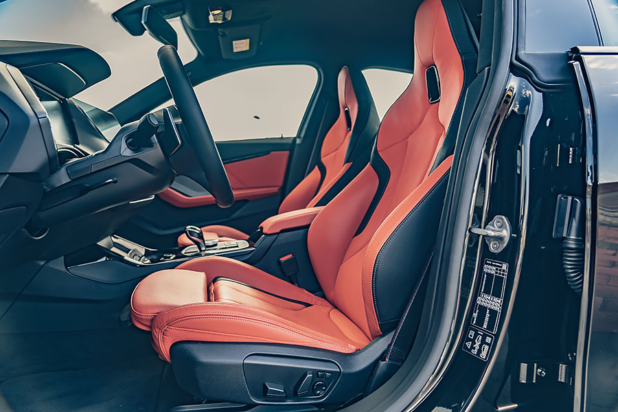 這是一場黑色豪門企業第三代的氣勢爭奪戰。