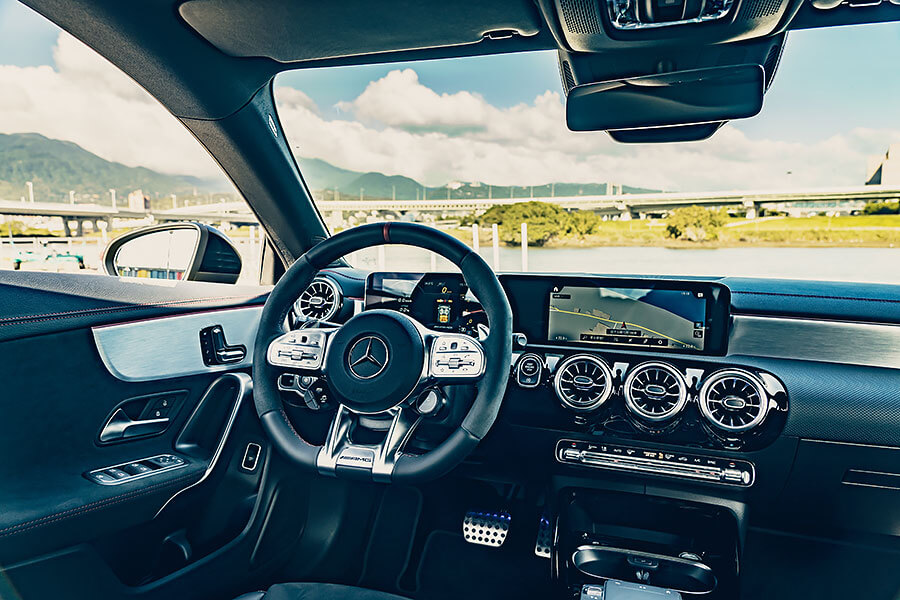 這是一場黑色豪門企業第三代的氣勢爭奪戰。