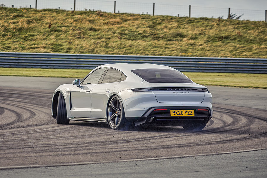 保時捷Taycan撕毀了公路上的遊戲規則,如今更想在其他一切領域稱霸天下。