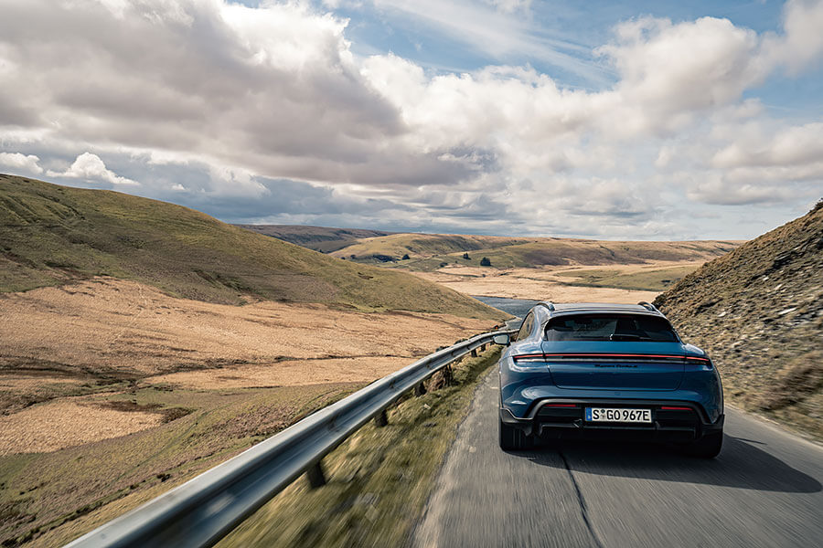 保時捷Taycan撕毀了公路上的遊戲規則,如今更想在其他一切領域稱霸天下。