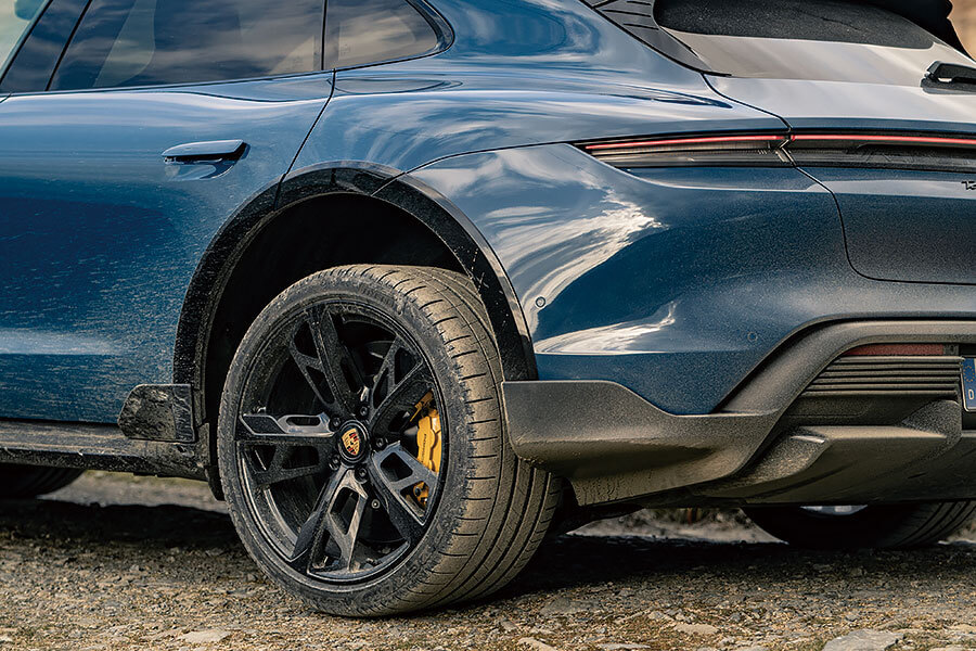 保時捷Taycan撕毀了公路上的遊戲規則,如今更想在其他一切領域稱霸天下。