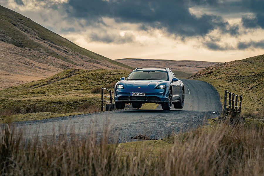 保時捷Taycan撕毀了公路上的遊戲規則,如今更想在其他一切領域稱霸天下。