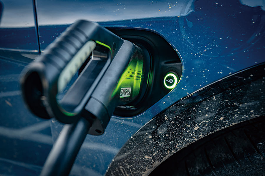 保時捷Taycan撕毀了公路上的遊戲規則,如今更想在其他一切領域稱霸天下。