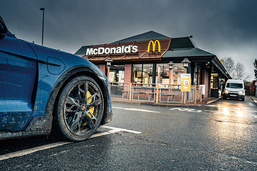 保時捷Taycan撕毀了公路上的遊戲規則,如今更想在其他一切領域稱霸天下。