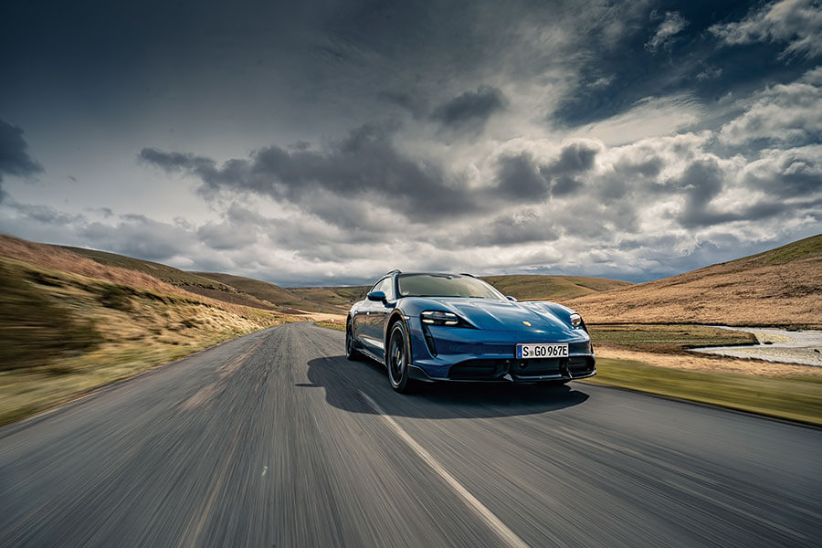 保時捷Taycan撕毀了公路上的遊戲規則,如今更想在其他一切領域稱霸天下。