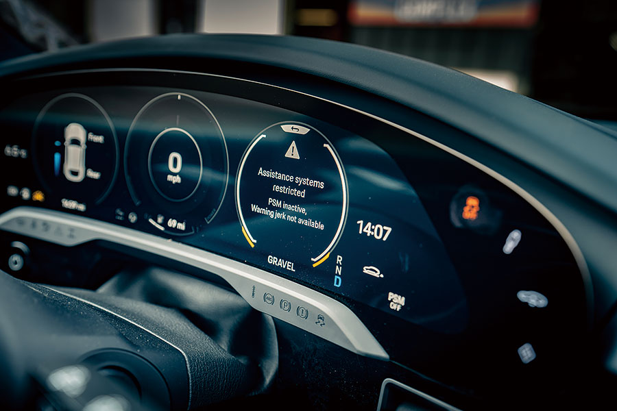 保時捷Taycan撕毀了公路上的遊戲規則,如今更想在其他一切領域稱霸天下。