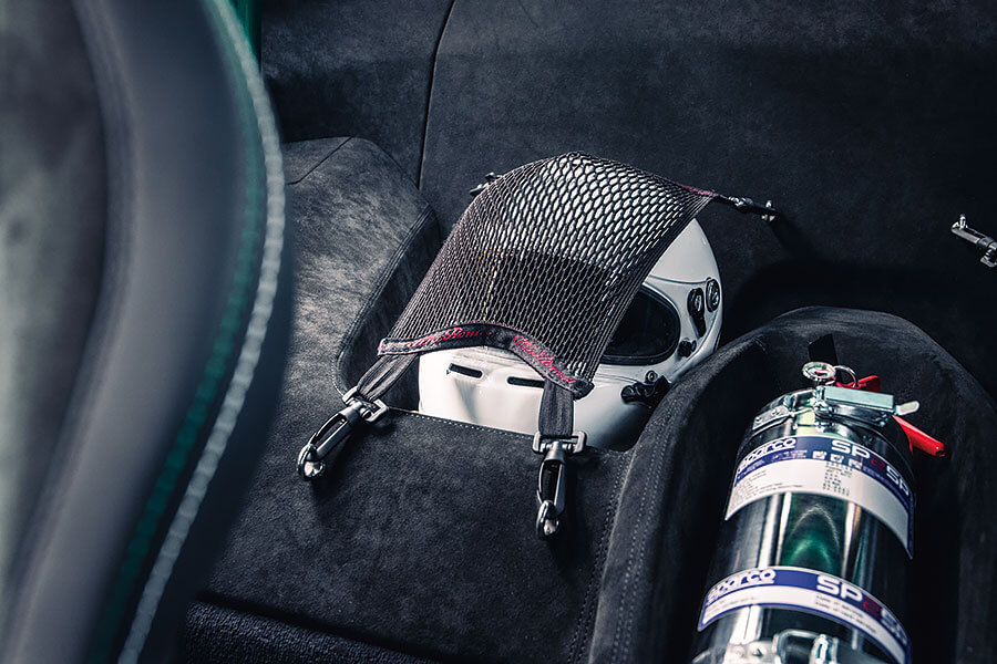 愛快Giulia GTAm與福特Mustang GT500狹路相逢。問世間當真有人需要這麼狂妄的殺傷力嗎?一起塞進耳塞查明真相吧!