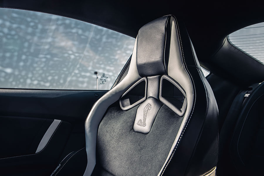 愛快Giulia GTAm與福特Mustang GT500狹路相逢。問世間當真有人需要這麼狂妄的殺傷力嗎?一起塞進耳塞查明真相吧!