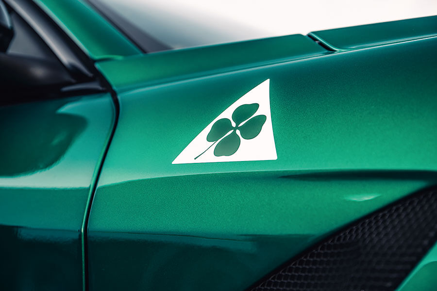 愛快Giulia GTAm與福特Mustang GT500狹路相逢。問世間當真有人需要這麼狂妄的殺傷力嗎?一起塞進耳塞查明真相吧!