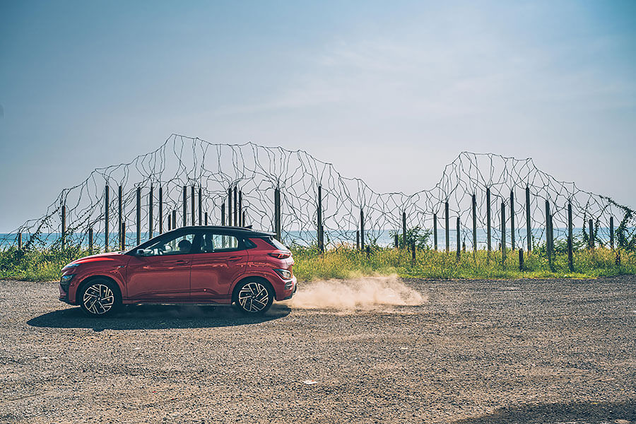 繼北風一役之後,這次TG決定對太陽發出挑戰書,一場史詩級的競賽準備開跑……。