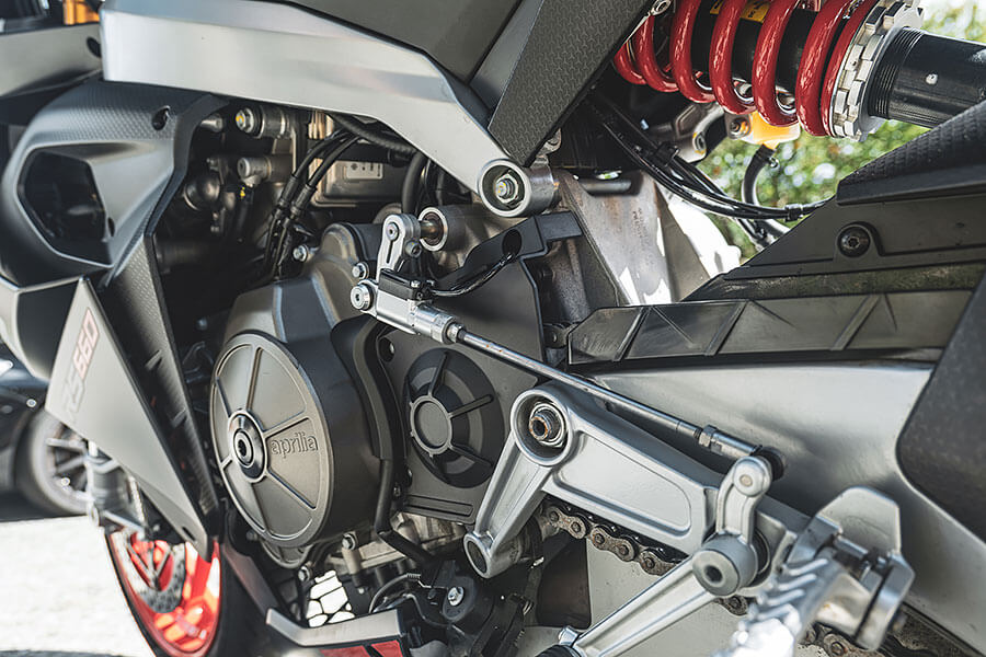 一部雙缸引擎的跑車為何只靠規格表及照片已讓許多車迷喊真香並敲碗？讓我來探個究竟……