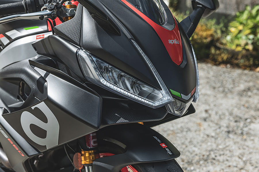 一部雙缸引擎的跑車為何只靠規格表及照片已讓許多車迷喊真香並敲碗？讓我來探個究竟……