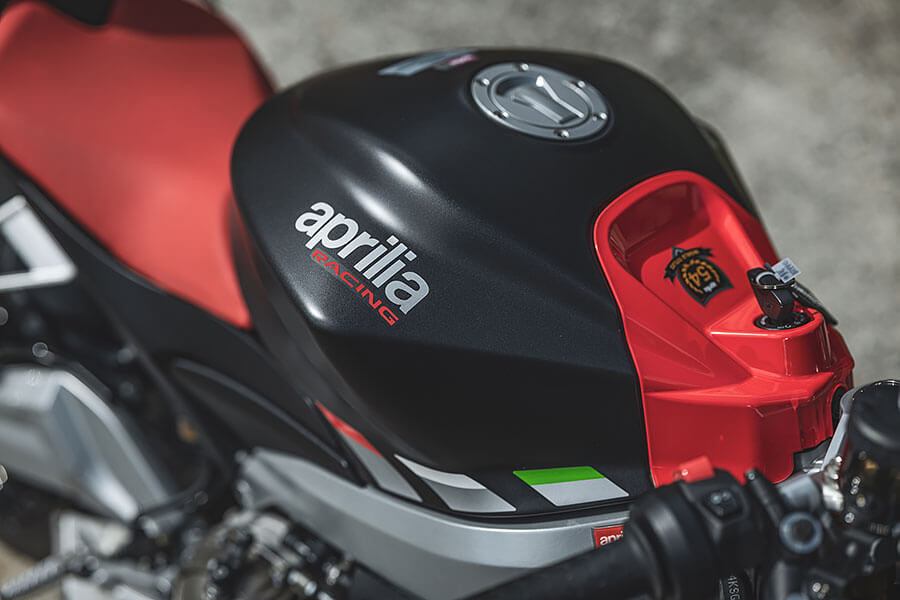 一部雙缸引擎的跑車為何只靠規格表及照片已讓許多車迷喊真香並敲碗？讓我來探個究竟……