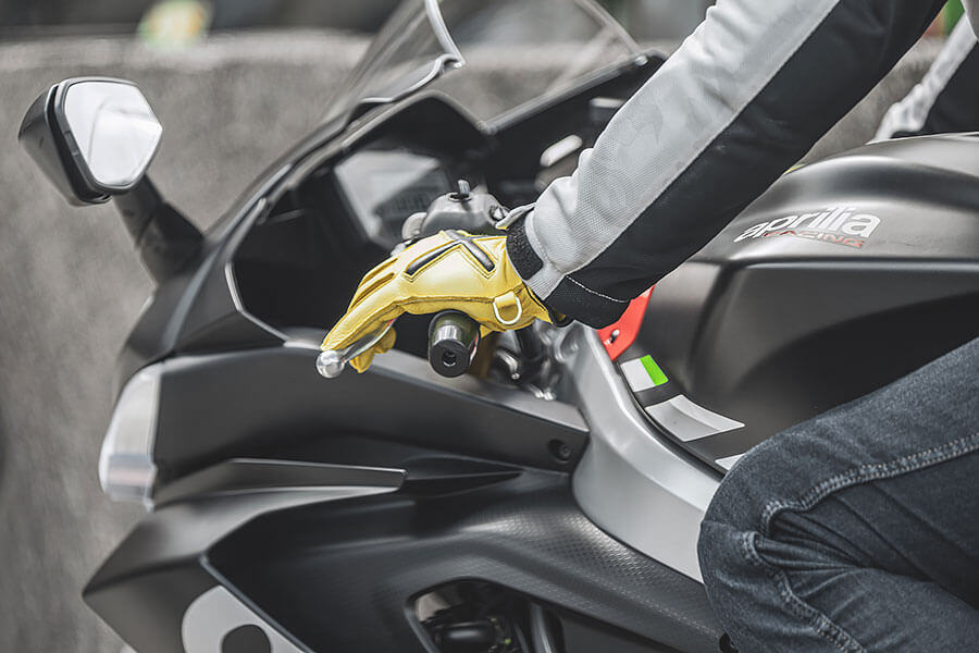 一部雙缸引擎的跑車為何只靠規格表及照片已讓許多車迷喊真香並敲碗？讓我來探個究竟……