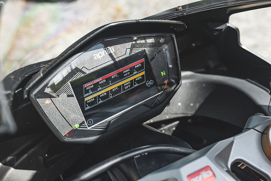 一部雙缸引擎的跑車為何只靠規格表及照片已讓許多車迷喊真香並敲碗？讓我來探個究竟……