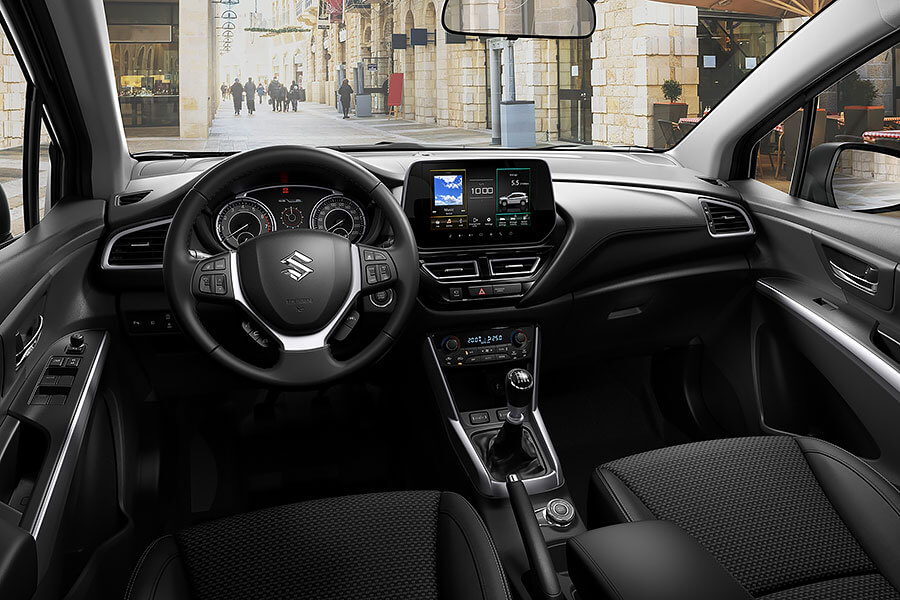 趕在快要被其他跨界及都會休旅狠甩後頭之前,鈴木即時帶來了全新一代SX4。不,從現在起得叫它Suzuki S-Cross才對!