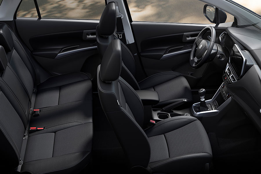 趕在快要被其他跨界及都會休旅狠甩後頭之前,鈴木即時帶來了全新一代SX4。不,從現在起得叫它Suzuki S-Cross才對!