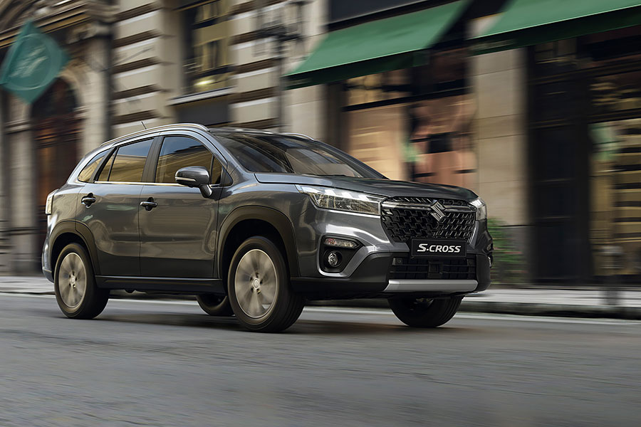 趕在快要被其他跨界及都會休旅狠甩後頭之前,鈴木即時帶來了全新一代SX4。不,從現在起得叫它Suzuki S-Cross才對!