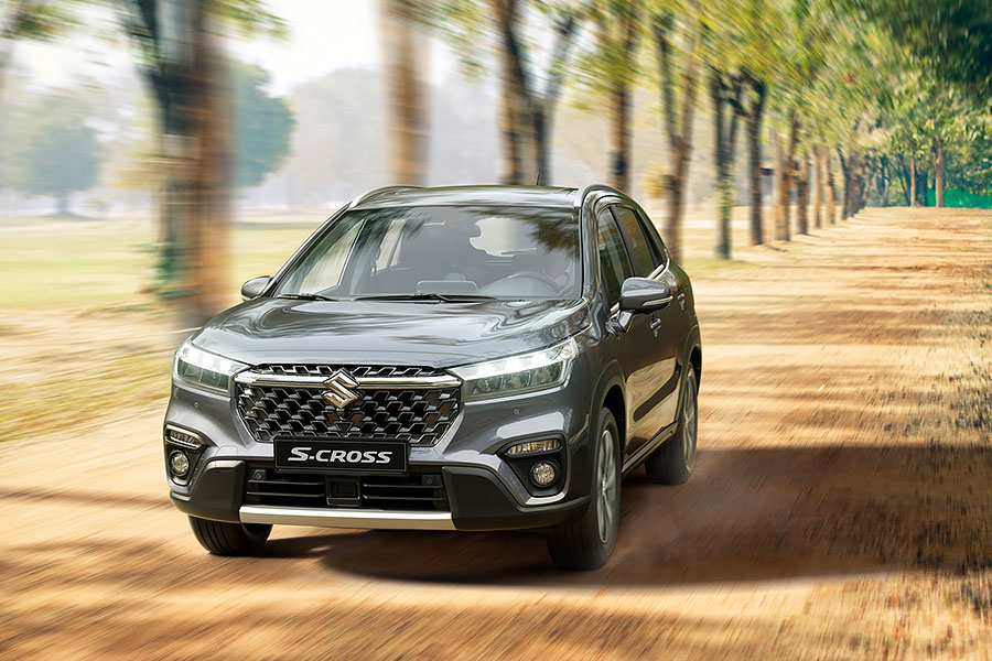 趕在快要被其他跨界及都會休旅狠甩後頭之前,鈴木即時帶來了全新一代SX4。不,從現在起得叫它Suzuki S-Cross才對!