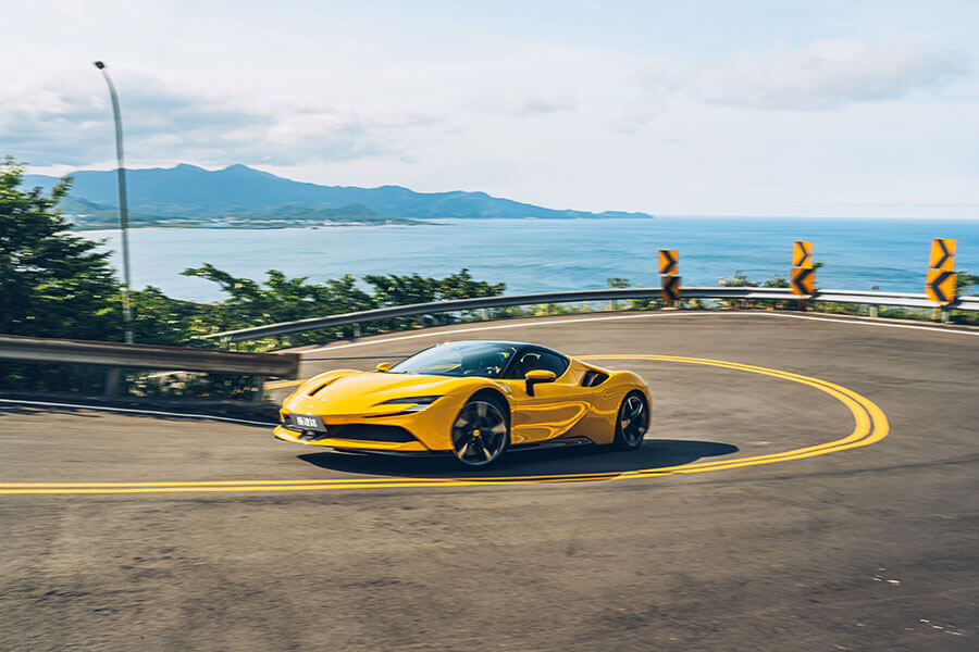 或許這部法拉利讓你覺得很不法拉利,因為摻了電氣,但也因為電,讓我更著迷……。