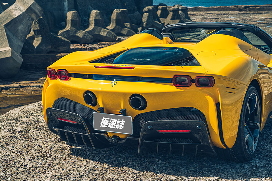 或許這部法拉利讓你覺得很不法拉利,因為摻了電氣,但也因為電,讓我更著迷……。
