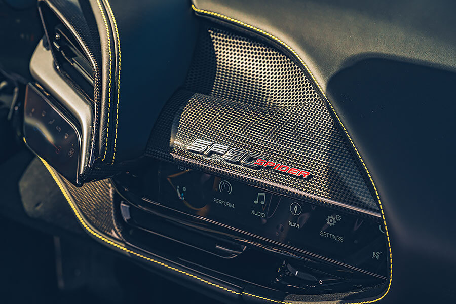 或許這部法拉利讓你覺得很不法拉利,因為摻了電氣,但也因為電,讓我更著迷……。