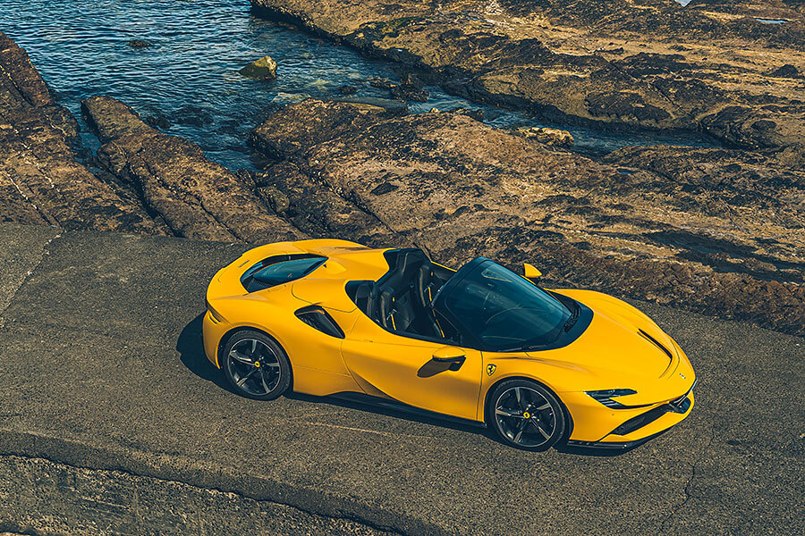 或許這部法拉利讓你覺得很不法拉利,因為摻了電氣,但也因為電,讓我更著迷……。