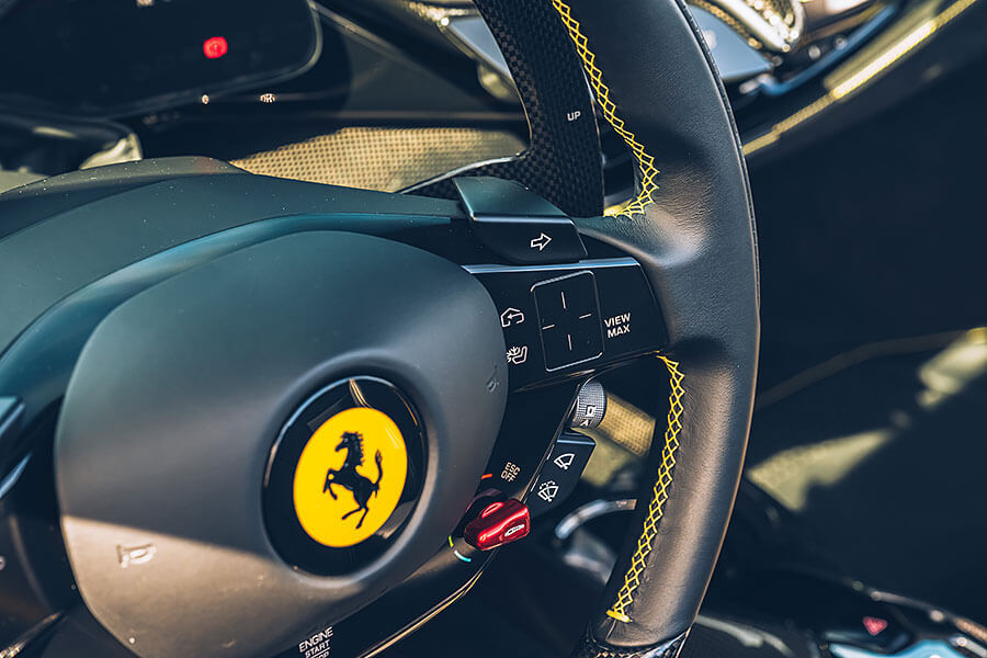 或許這部法拉利讓你覺得很不法拉利,因為摻了電氣,但也因為電,讓我更著迷……。