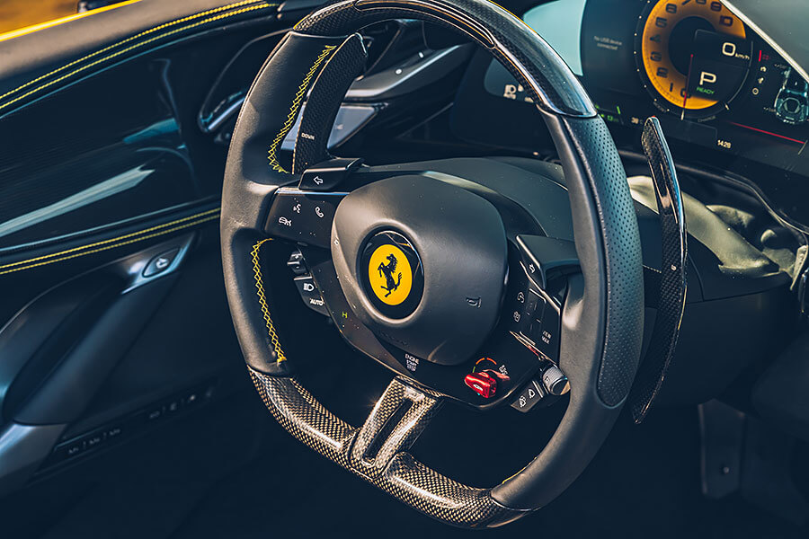 或許這部法拉利讓你覺得很不法拉利,因為摻了電氣,但也因為電,讓我更著迷……。