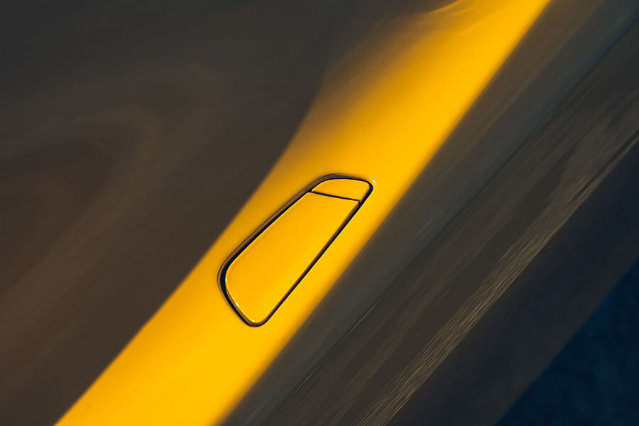 或許這部法拉利讓你覺得很不法拉利,因為摻了電氣,但也因為電,讓我更著迷……。