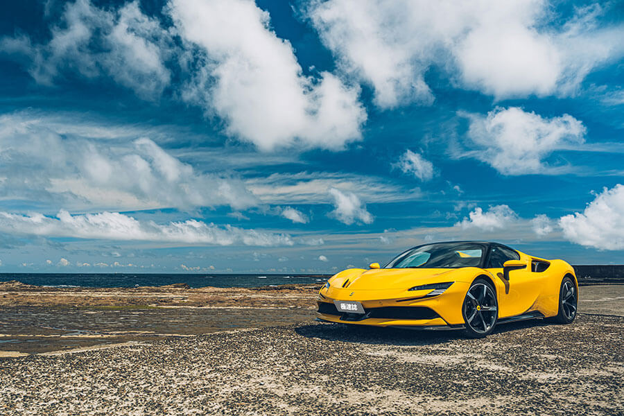 或許這部法拉利讓你覺得很不法拉利,因為摻了電氣,但也因為電,讓我更著迷……。