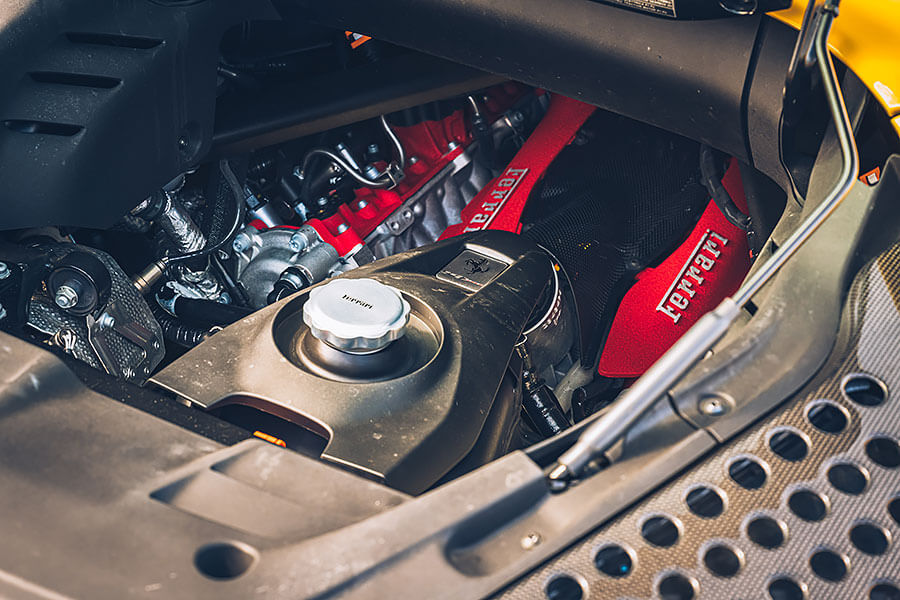 或許這部法拉利讓你覺得很不法拉利,因為摻了電氣,但也因為電,讓我更著迷……。