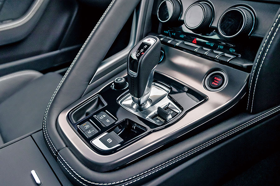 豐田憑著新型2.0公升Supra成為最後一家把小容積四汽缸引擎裝到輕盈轎跑上的汽車生產商,如今正是時候安排它會一會兩位成名對手。