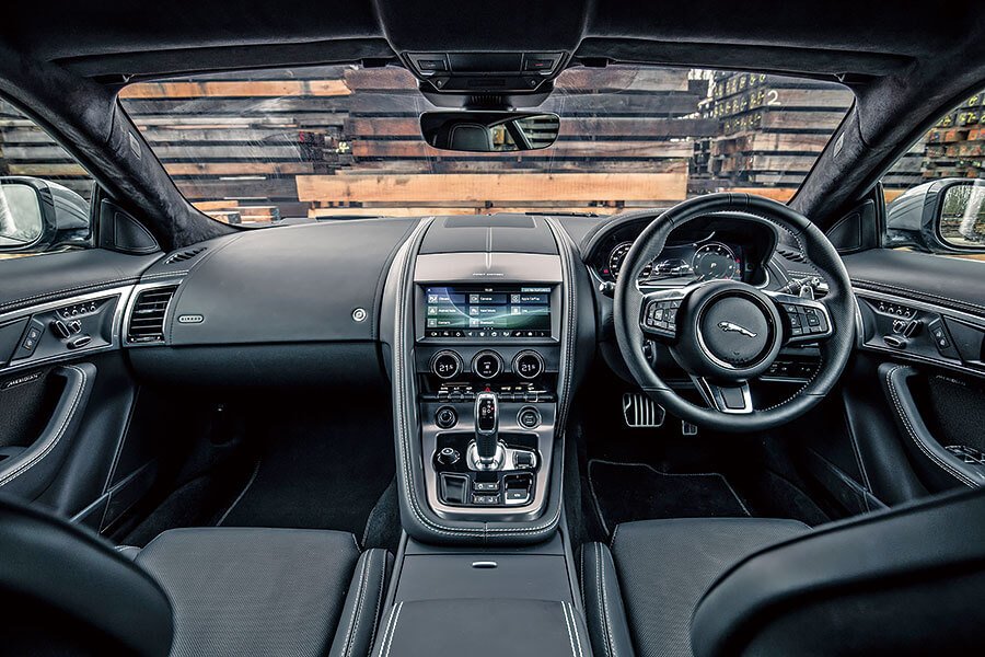 豐田憑著新型2.0公升Supra成為最後一家把小容積四汽缸引擎裝到輕盈轎跑上的汽車生產商,如今正是時候安排它會一會兩位成名對手。