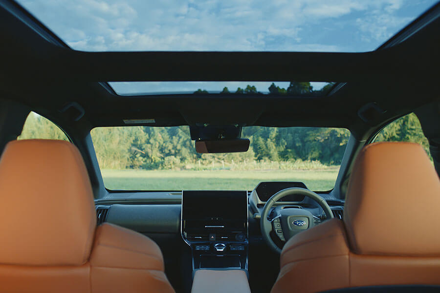 這只是一輛平淡無奇的電動休旅車?不,這可是速霸陸對於太陽和土地的感謝之情。