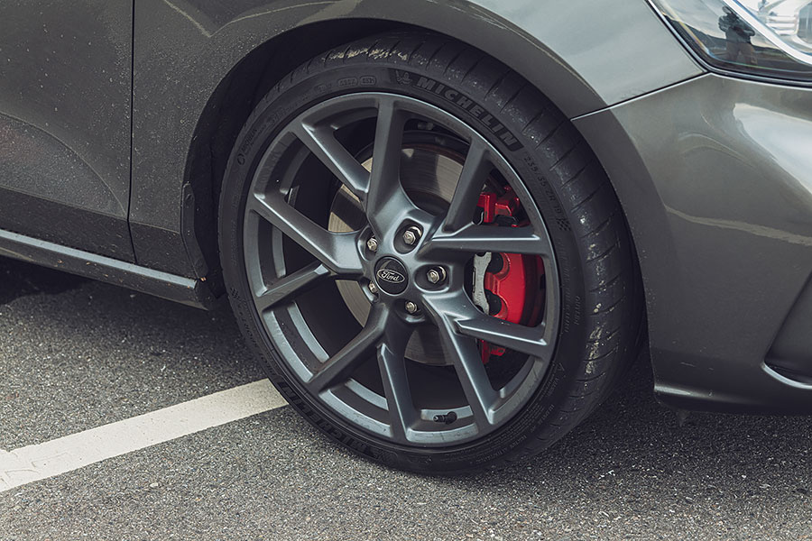 時不我予,2021顯然市場焦點不在鋼砲身上,光想湊齊三部新車居然要耗費這麼大的勁兒……