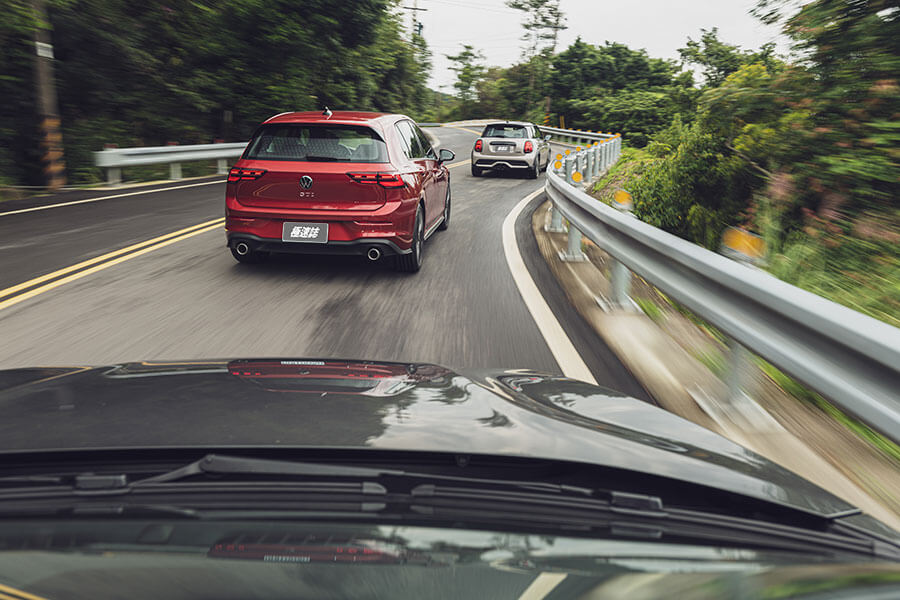 時不我予,2021顯然市場焦點不在鋼砲身上,光想湊齊三部新車居然要耗費這麼大的勁兒……