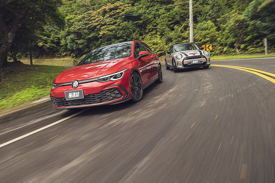 時不我予,2021顯然市場焦點不在鋼砲身上,光想湊齊三部新車居然要耗費這麼大的勁兒……