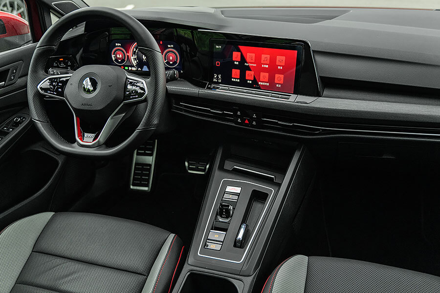 時不我予,2021顯然市場焦點不在鋼砲身上,光想湊齊三部新車居然要耗費這麼大的勁兒……