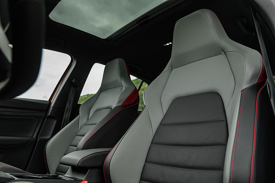 時不我予,2021顯然市場焦點不在鋼砲身上,光想湊齊三部新車居然要耗費這麼大的勁兒……