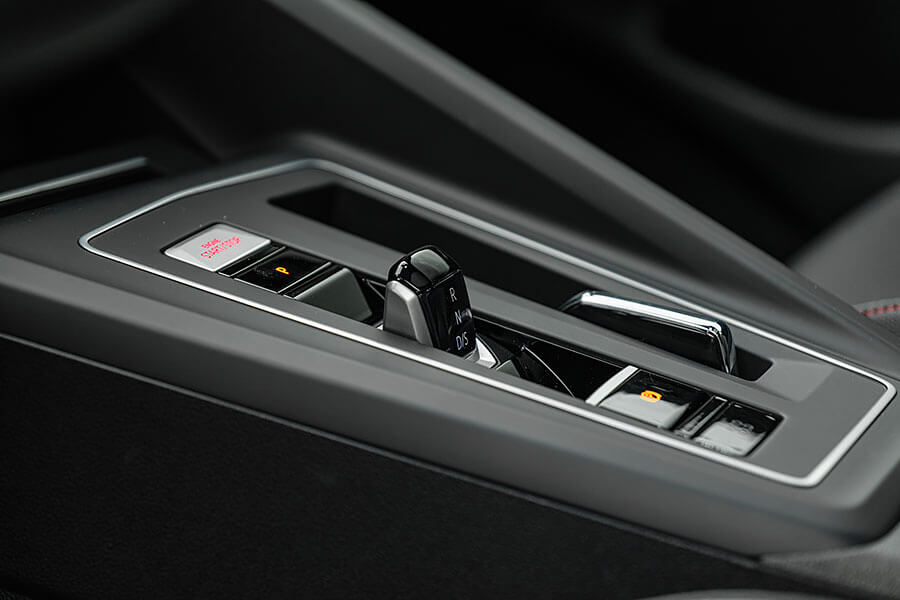 時不我予,2021顯然市場焦點不在鋼砲身上,光想湊齊三部新車居然要耗費這麼大的勁兒……