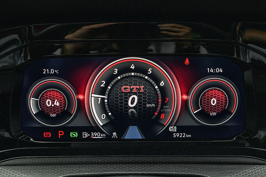 時不我予,2021顯然市場焦點不在鋼砲身上,光想湊齊三部新車居然要耗費這麼大的勁兒……