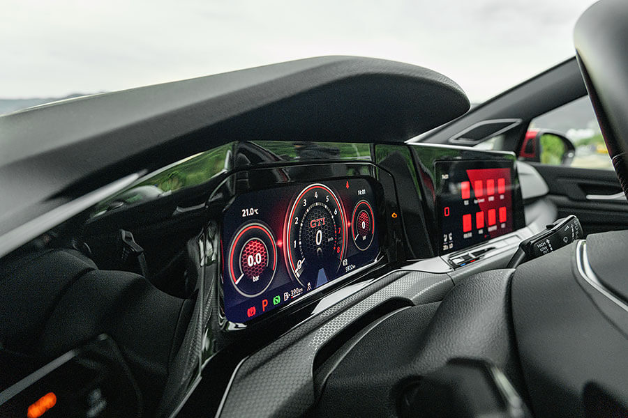 時不我予,2021顯然市場焦點不在鋼砲身上,光想湊齊三部新車居然要耗費這麼大的勁兒……