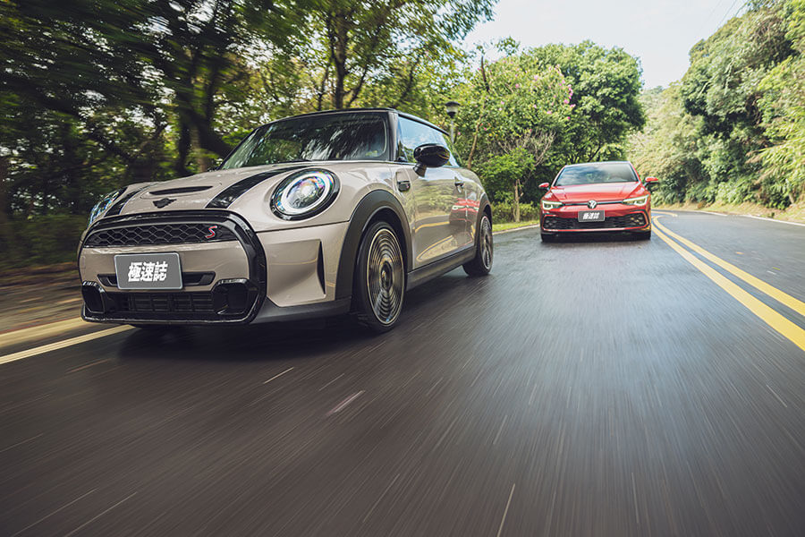 時不我予,2021顯然市場焦點不在鋼砲身上,光想湊齊三部新車居然要耗費這麼大的勁兒……