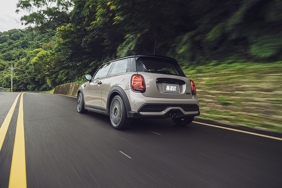 時不我予,2021顯然市場焦點不在鋼砲身上,光想湊齊三部新車居然要耗費這麼大的勁兒……